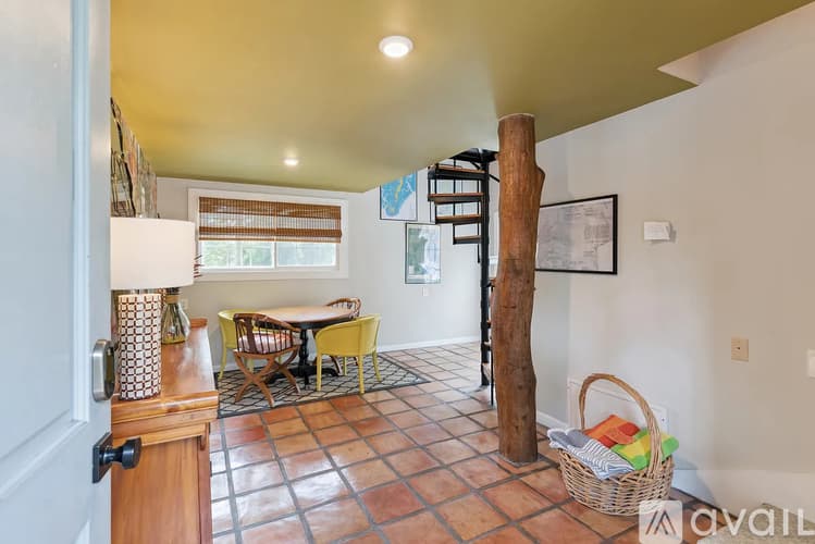 St. Simons Island House: 61 Maxwell Avenue