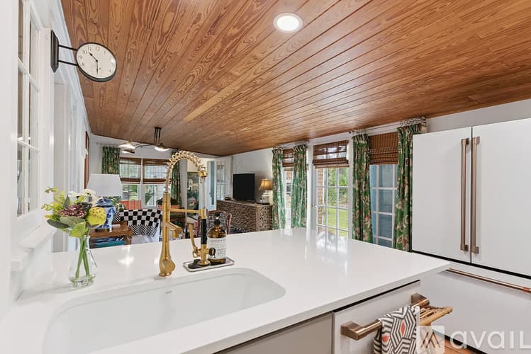 St. Simons Island House: 61 Maxwell Avenue