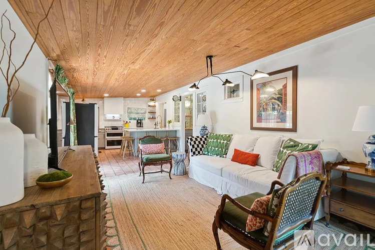 St. Simons Island House: 61 Maxwell Avenue