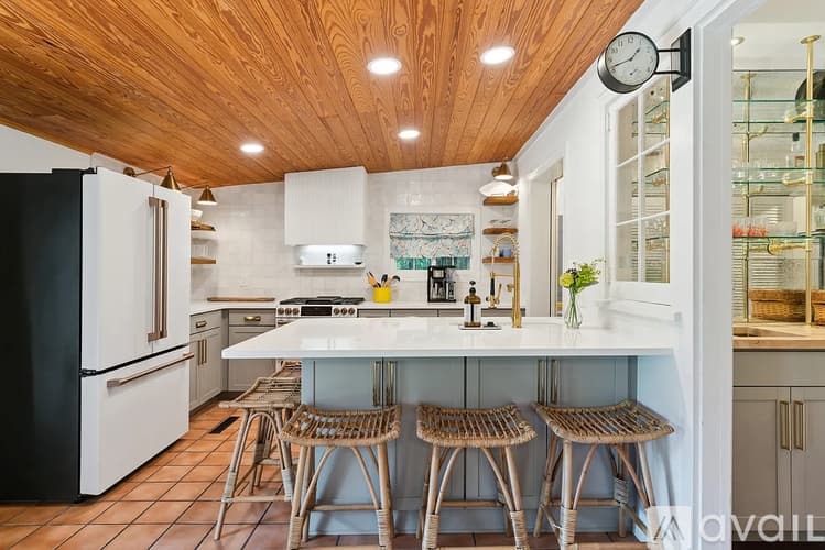 St. Simons Island House: 61 Maxwell Avenue