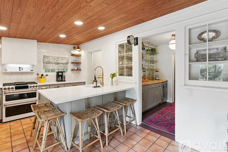 St. Simons Island House: 61 Maxwell Avenue