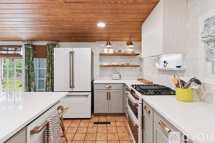 St. Simons Island House: 61 Maxwell Avenue