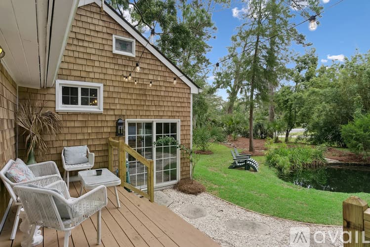 St. Simons Island House: 61 Maxwell Avenue