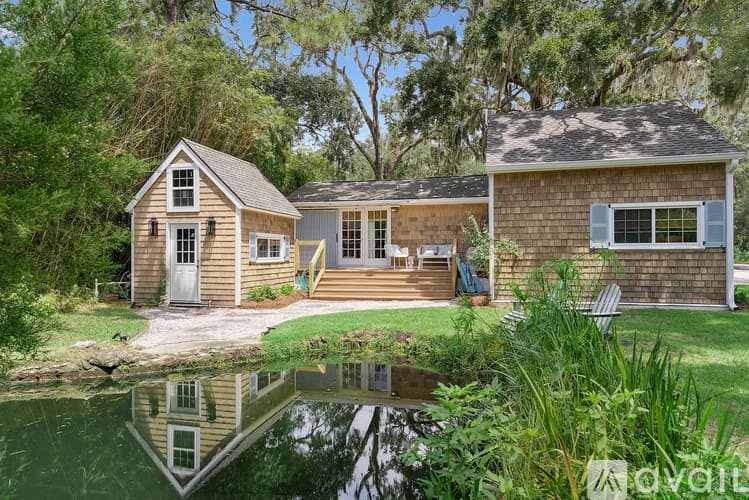 St. Simons Island House: 61 Maxwell Avenue