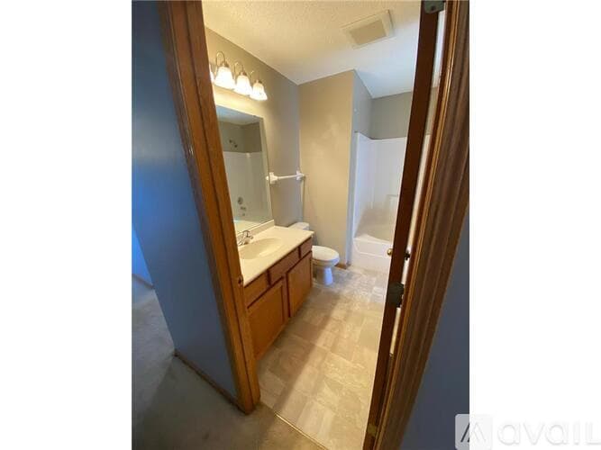 Lonsdale House: 609 Dogwood Street Northeast