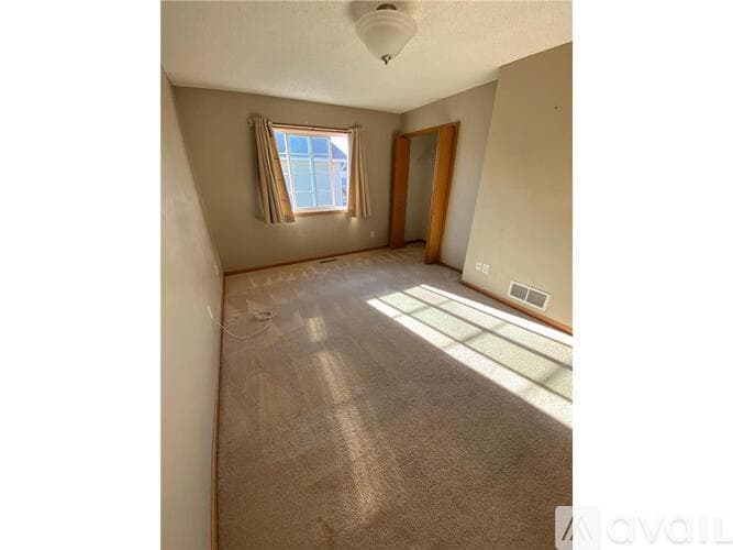 Lonsdale House: 609 Dogwood Street Northeast