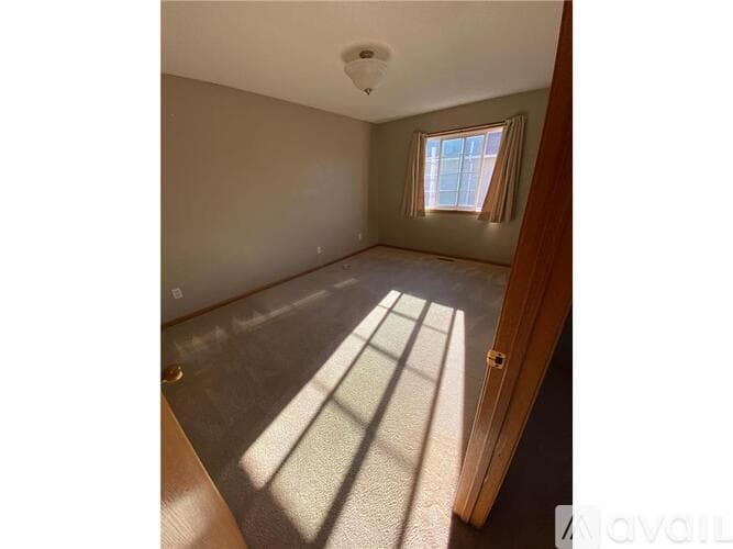 Lonsdale House: 609 Dogwood Street Northeast