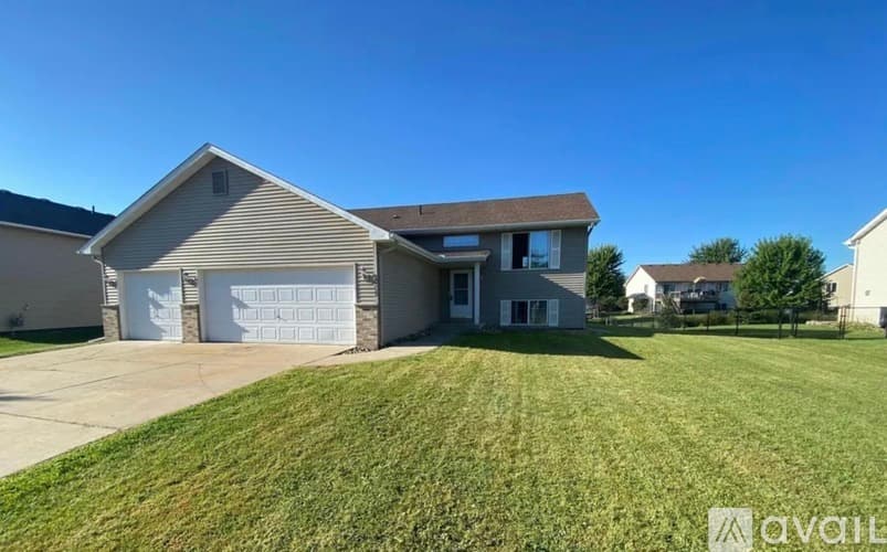 Lonsdale House: 609 Dogwood Street Northeast