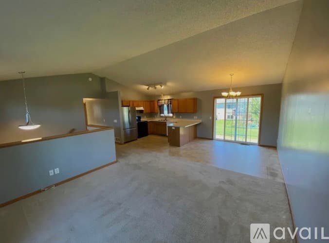 Lonsdale House: 609 Dogwood Street Northeast