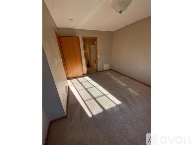 Lonsdale House: 609 Dogwood Street Northeast