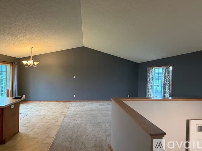 Lonsdale House: 609 Dogwood Street Northeast