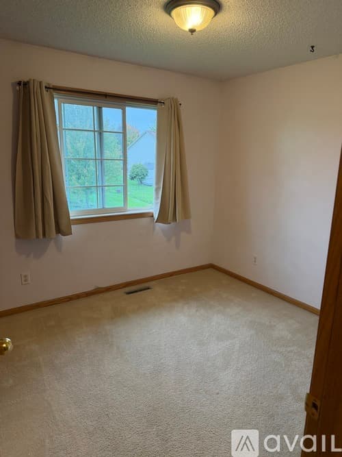 Lonsdale House: 609 Dogwood Street Northeast