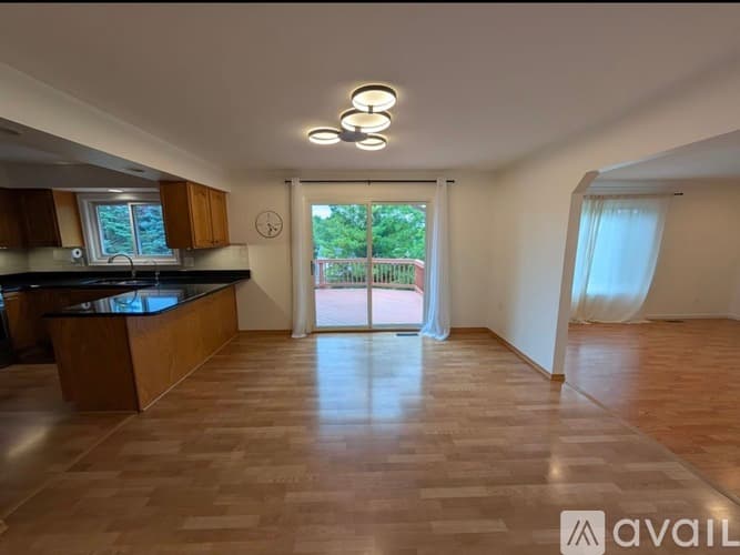 Farmington House: 36718 Lansbury Lane