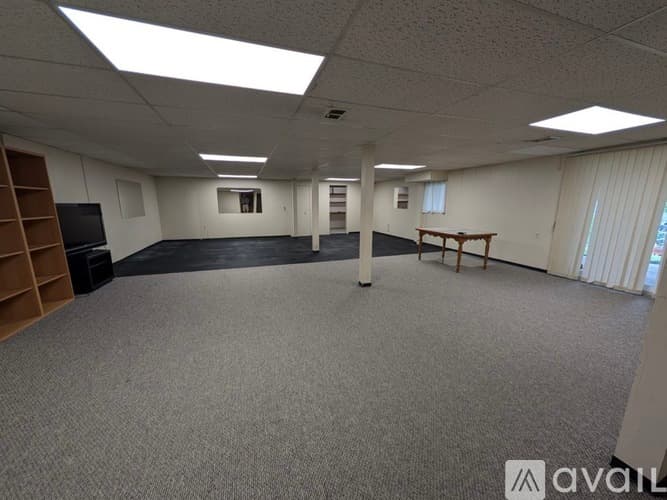 Farmington House: 36718 Lansbury Lane