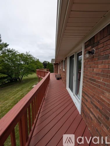 Farmington House: 36718 Lansbury Lane