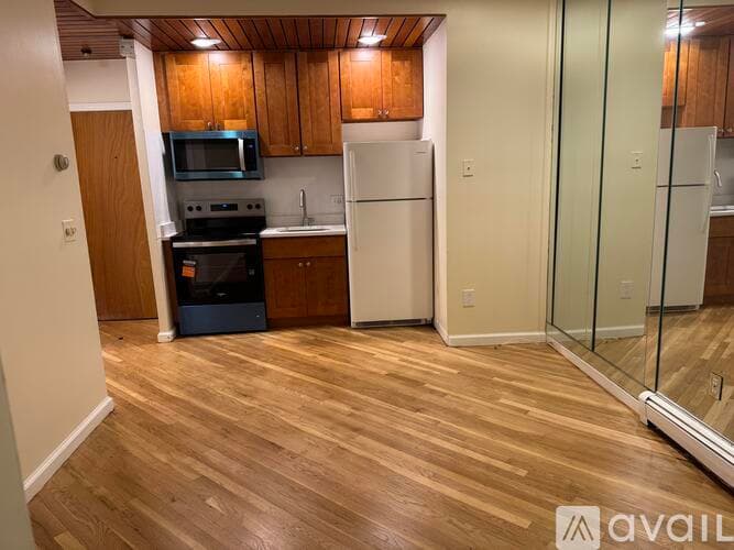 Boston Apartment: 390 Riverway