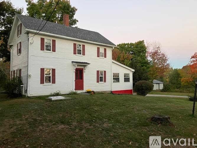 Strafford House: 162 First Crown Point Rd