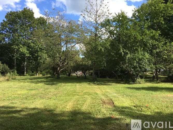 Strafford House: 162 First Crown Point Rd
