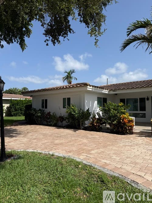 Lighthouse Point House: 2071 NE 27th St