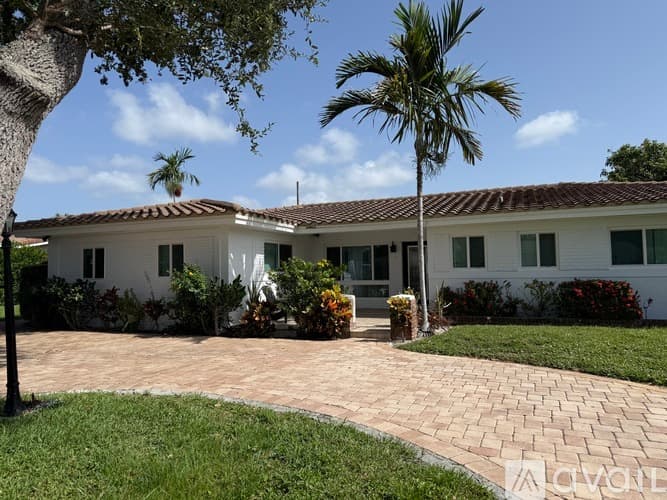 Lighthouse Point House: 2071 NE 27th St