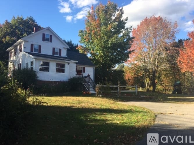 Strafford House: 162 First Crown Point Rd