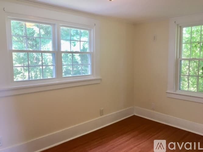 Strafford House: 162 First Crown Point Rd
