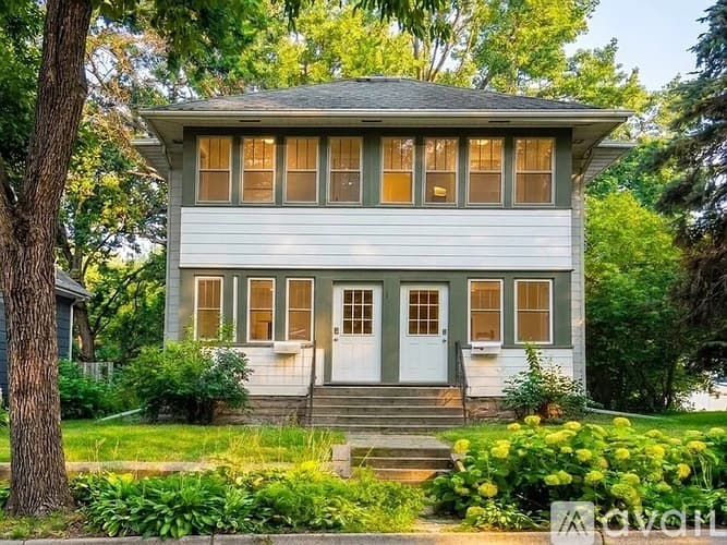 West Saint Paul Apartment: 930 Dodd Rd