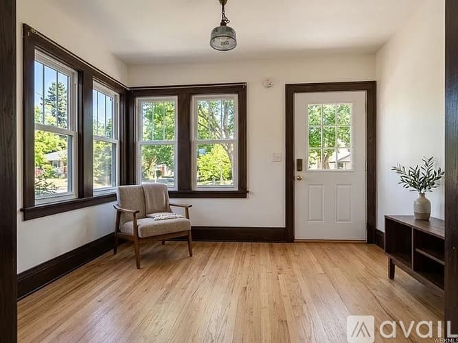 West Saint Paul Apartment: 930 Dodd Rd