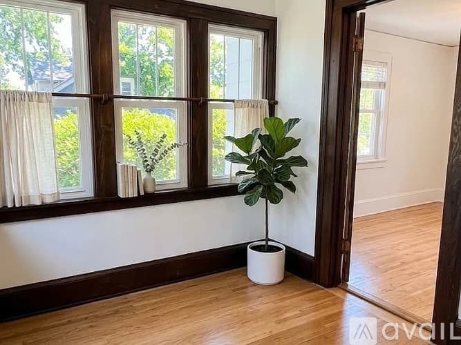 West Saint Paul Apartment: 930 Dodd Rd