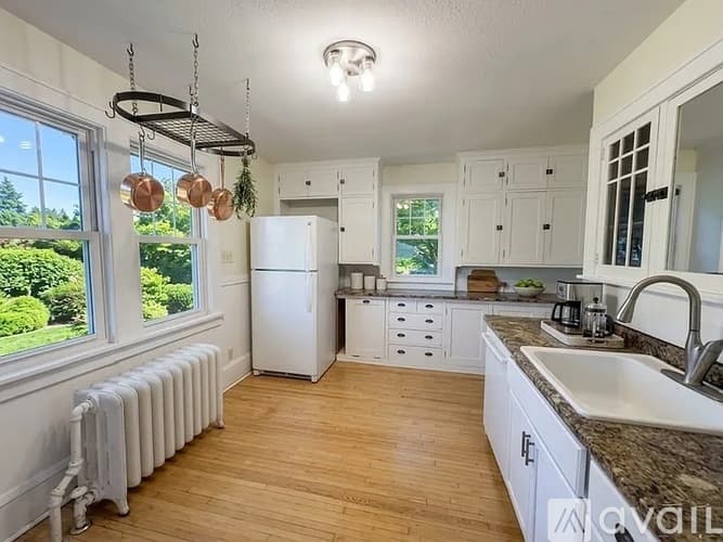 West Saint Paul Apartment: 930 Dodd Rd