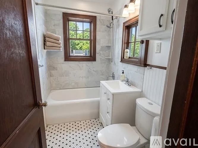 West Saint Paul Apartment: 930 Dodd Rd