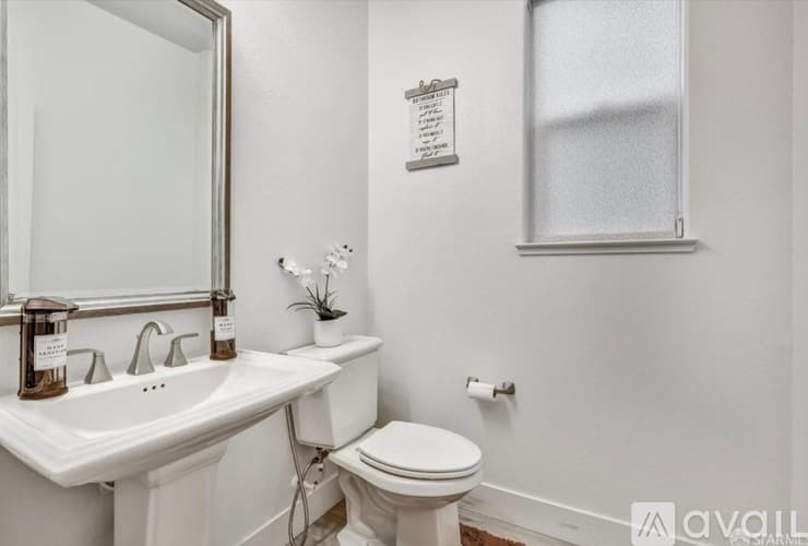 Brentwood House: 245 Sespe Creek Avenue