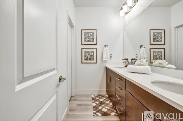 Brentwood House: 245 Sespe Creek Avenue