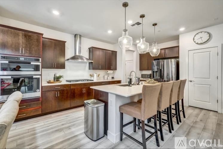 Brentwood House: 245 Sespe Creek Avenue