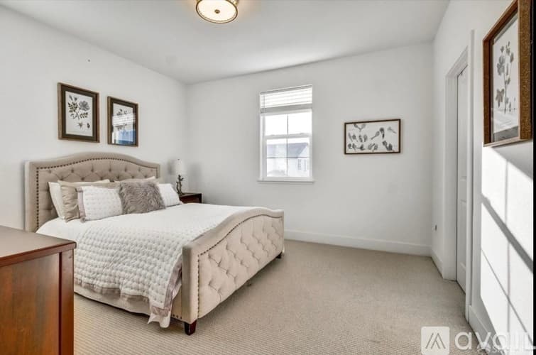 Brentwood House: 245 Sespe Creek Avenue