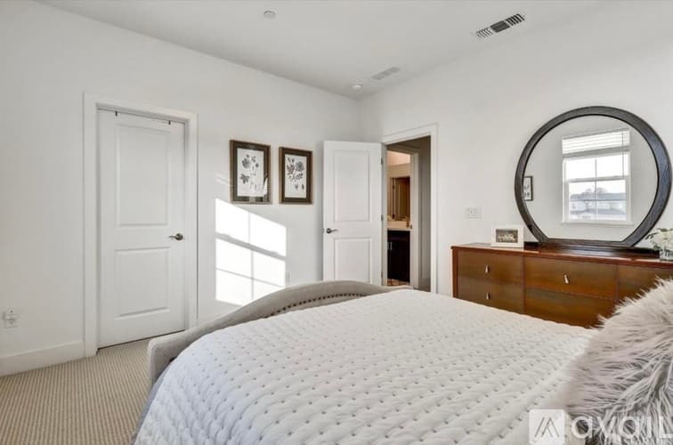 Brentwood House: 245 Sespe Creek Avenue