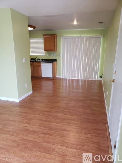 Oakdale House: 446 West J Street