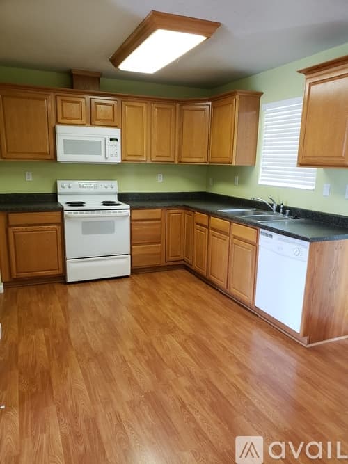 Oakdale House: 446 West J Street