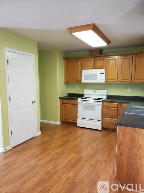 Oakdale House: 446 West J Street