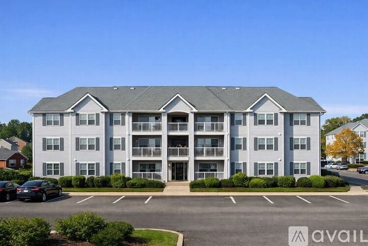 Bridgewater Condo: 107 Stratford Place
