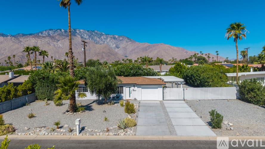 Palm Springs House: 2357 N Viminal Rd