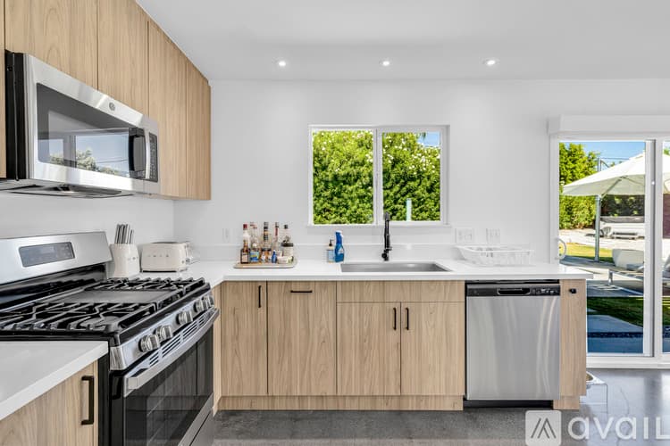 Palm Springs House: 2357 N Viminal Rd