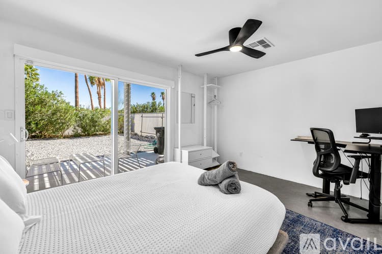 Palm Springs House: 2357 N Viminal Rd