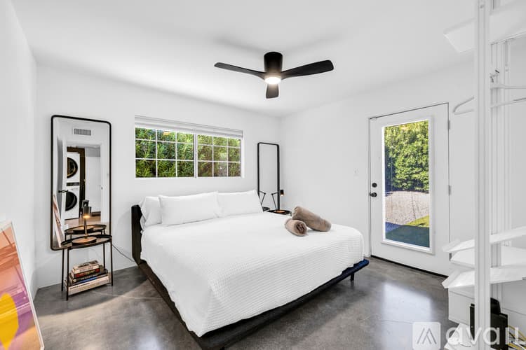 Palm Springs House: 2357 N Viminal Rd