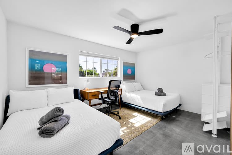 Palm Springs House: 2357 N Viminal Rd