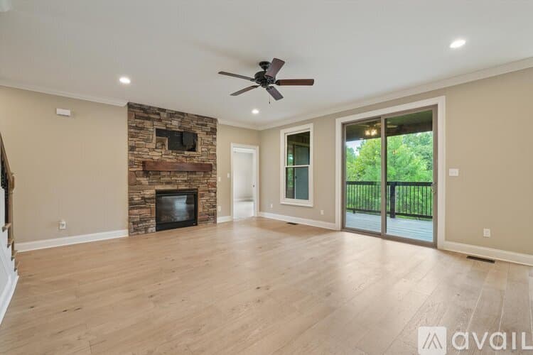 Knoxville House: 1833 Rockford Ln