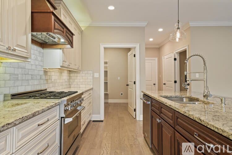 Knoxville House: 1833 Rockford Ln