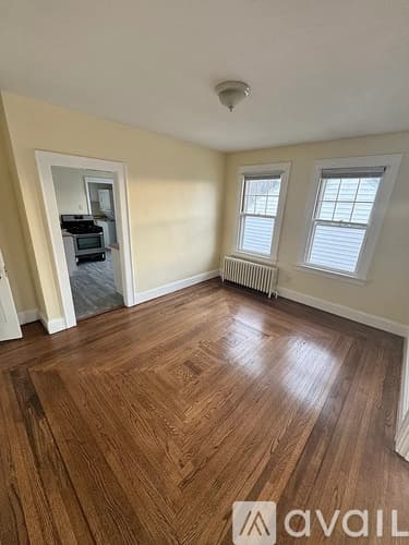 Ansonia Apartment: 164 Hodge Avenue