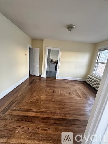 Ansonia Apartment: 164 Hodge Avenue