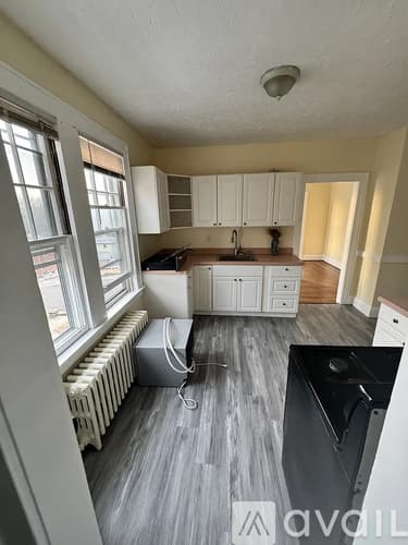 Ansonia Apartment: 164 Hodge Avenue
